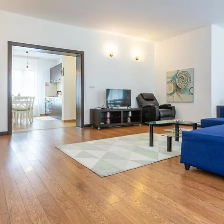 Superb Historical Center Apartment Brasov